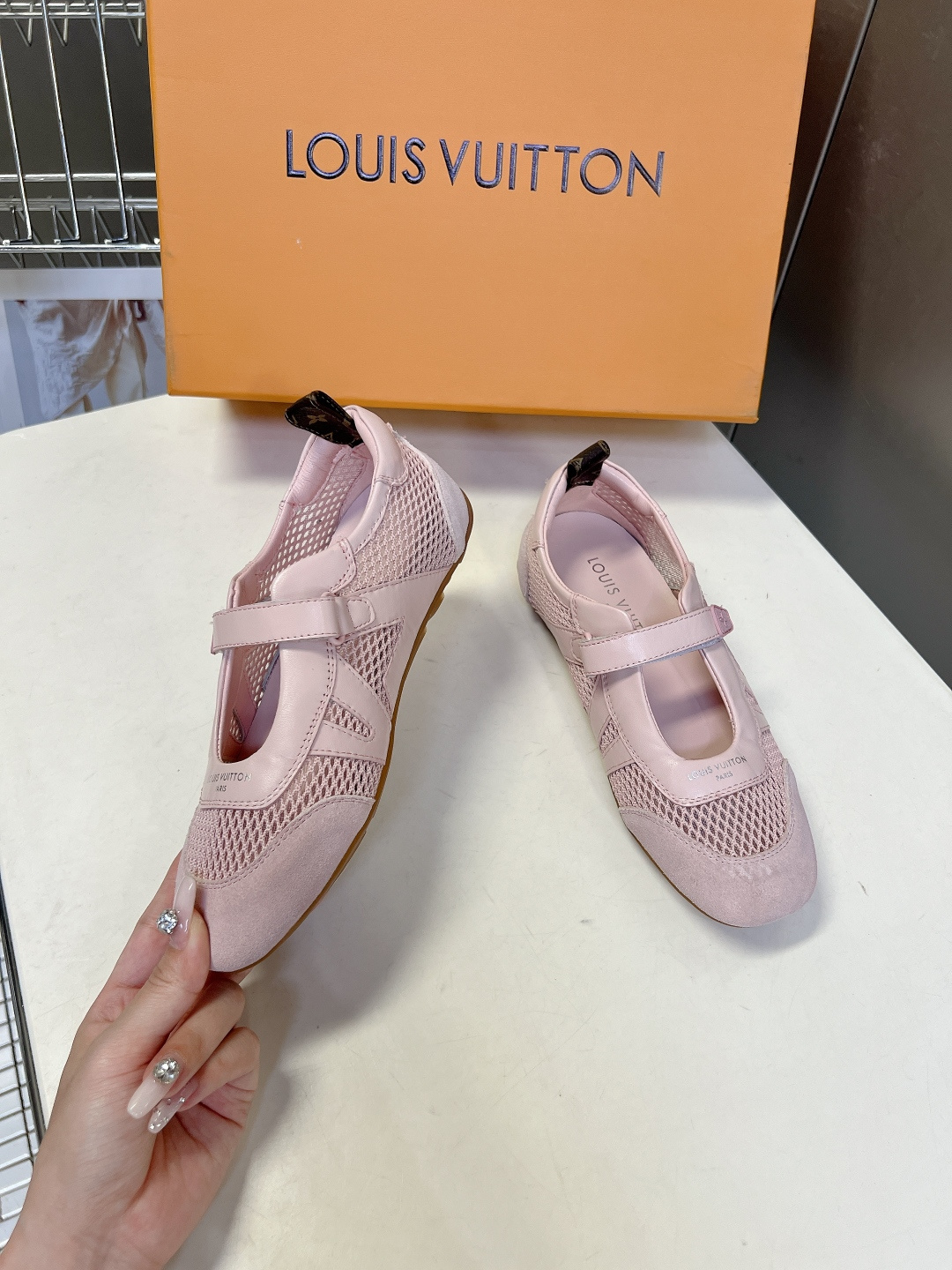LV Style Leather Women's Shoes Women's Shoes Women's Shoes detail image 4 from source 786069