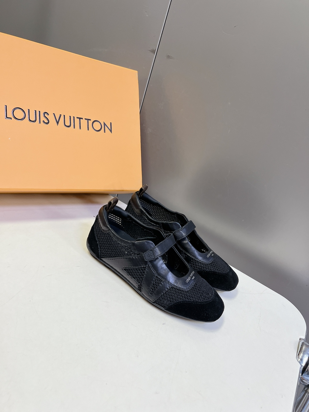 LV Style Leather Women's Shoes Women's Shoes Women's Shoes detail image 2 from source 786070