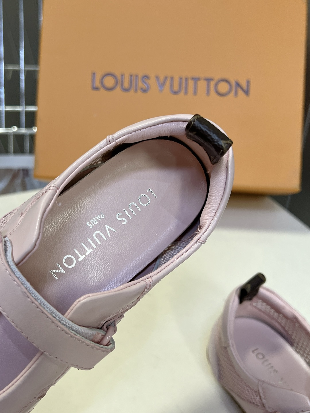 LV Style Leather Women's Shoes Women's Shoes Women's Shoes detail image 8 from source 786069
