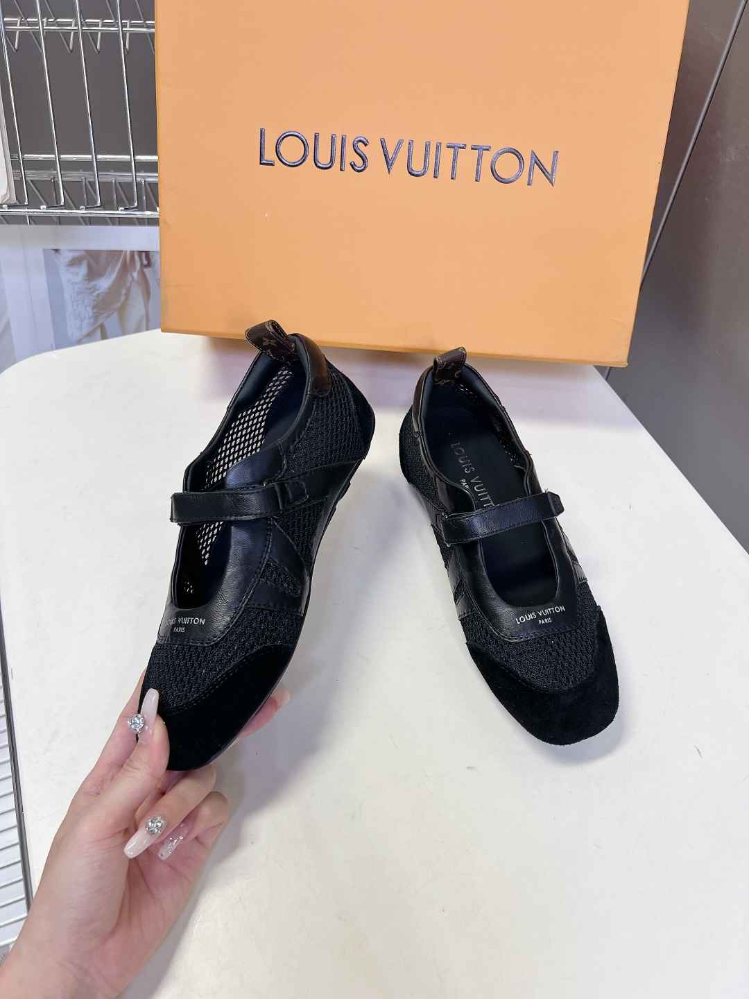 LV Style Leather Women's Shoes Women's Shoes Women's Shoes detail image 4 from source 786070