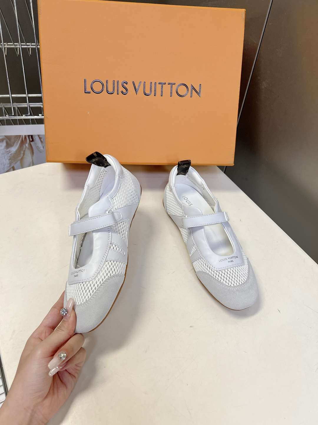 LV Style Leather Women's Shoes Women's Shoes Women's Shoes detail image 4 from source 786068