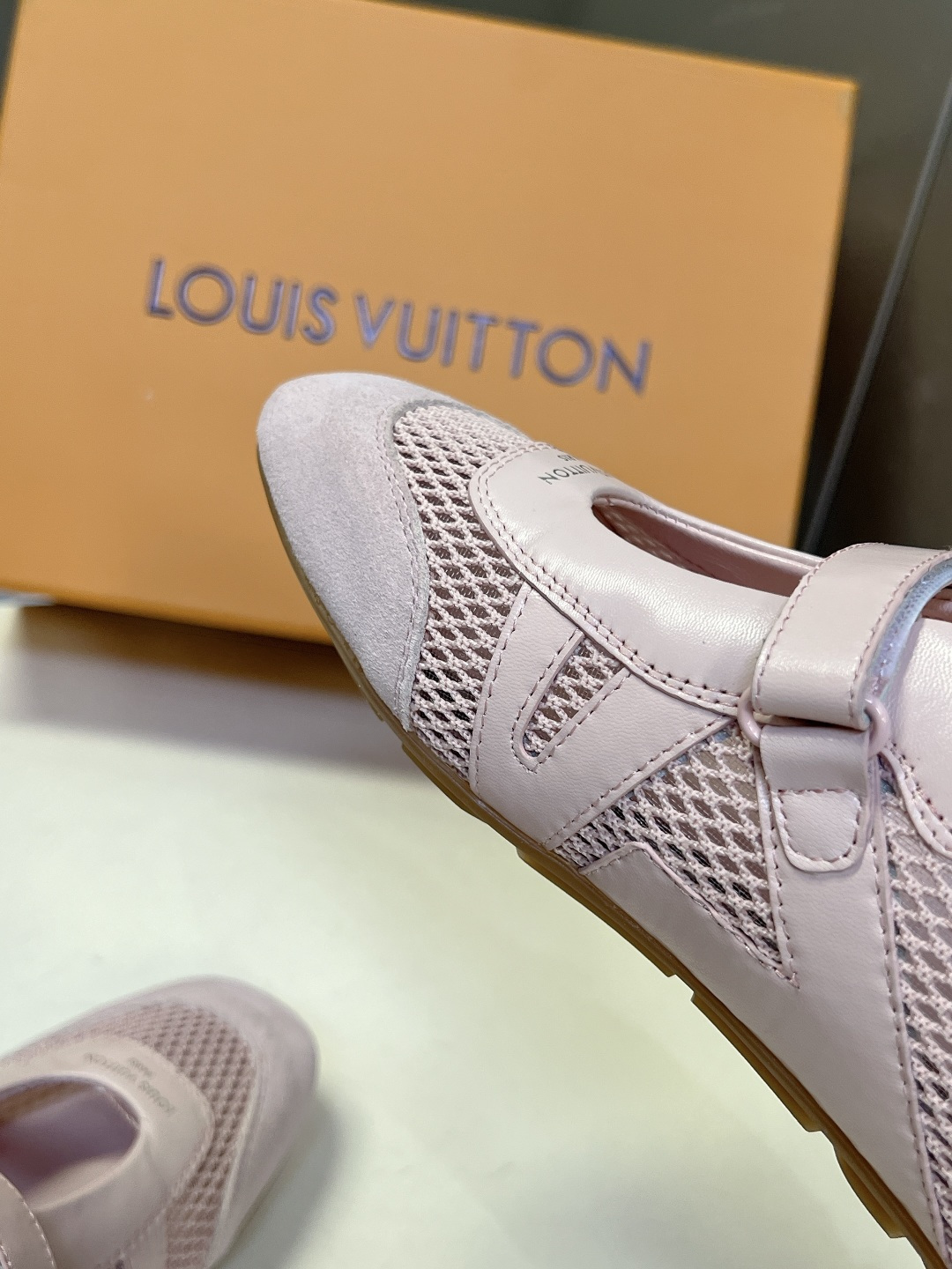 LV Style Leather Women's Shoes Women's Shoes Women's Shoes detail image 7 from source 786069