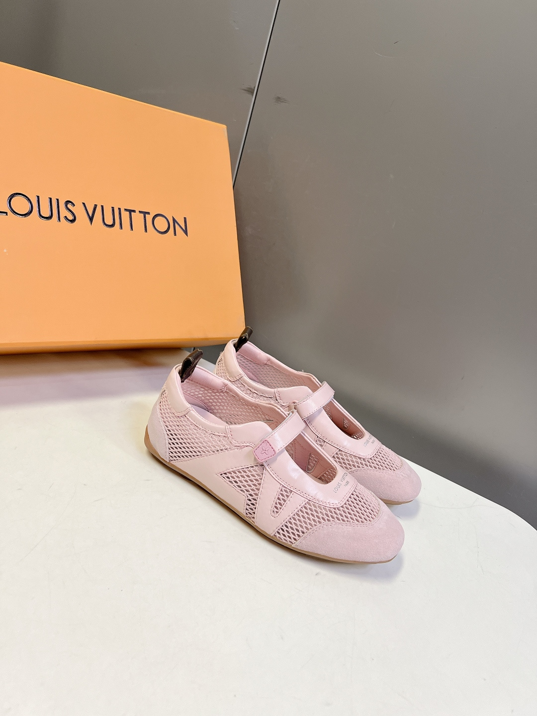 LV Style Leather Women's Shoes Women's Shoes Women's Shoes detail image 2 from source 786069
