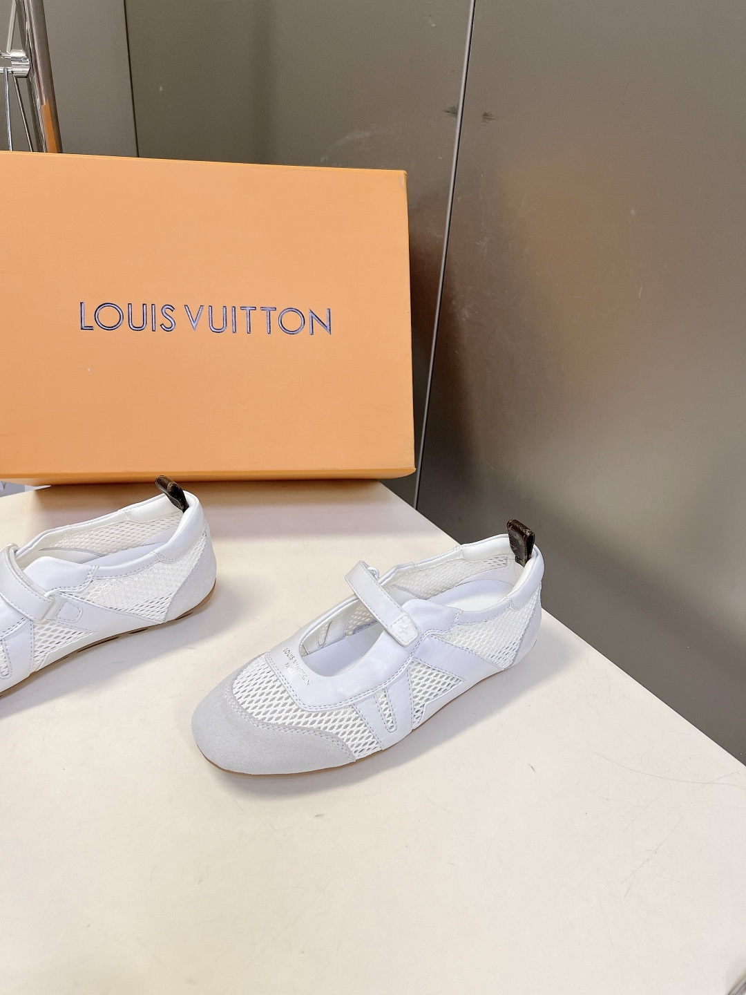 LV Style Leather Women's Shoes Women's Shoes Women's Shoes detail image 3 from source 786068