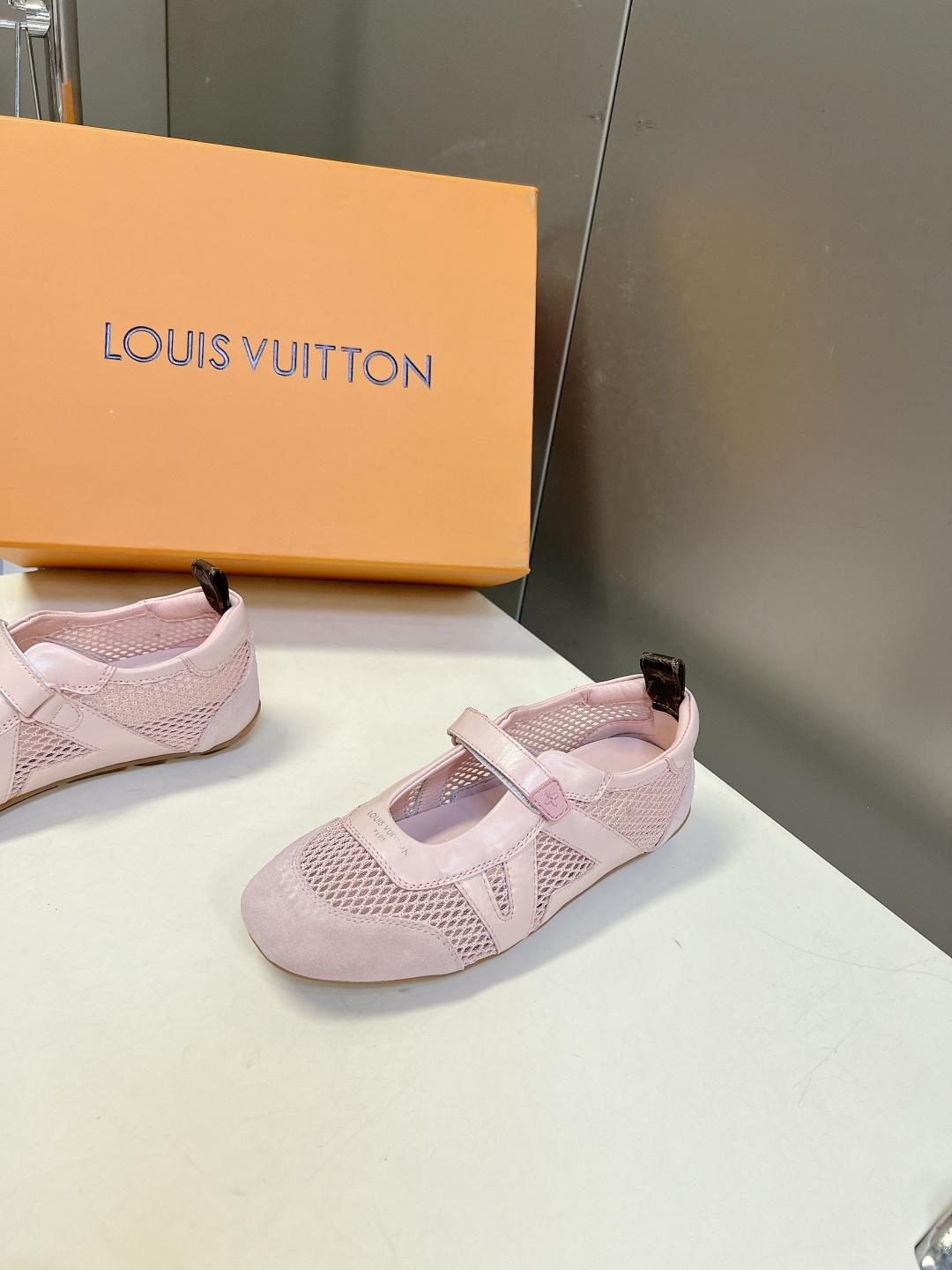 LV Style Leather Women's Shoes Women's Shoes Women's Shoes detail image 3 from source 786069