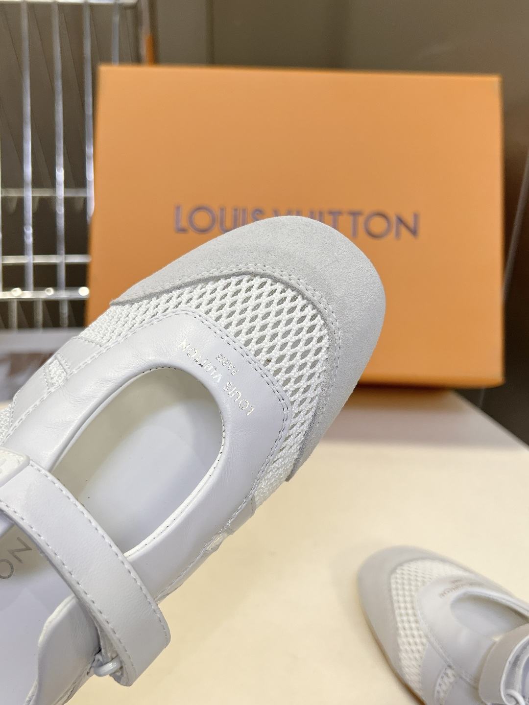 LV Style Leather Women's Shoes Women's Shoes Women's Shoes detail image 7 from source 786068