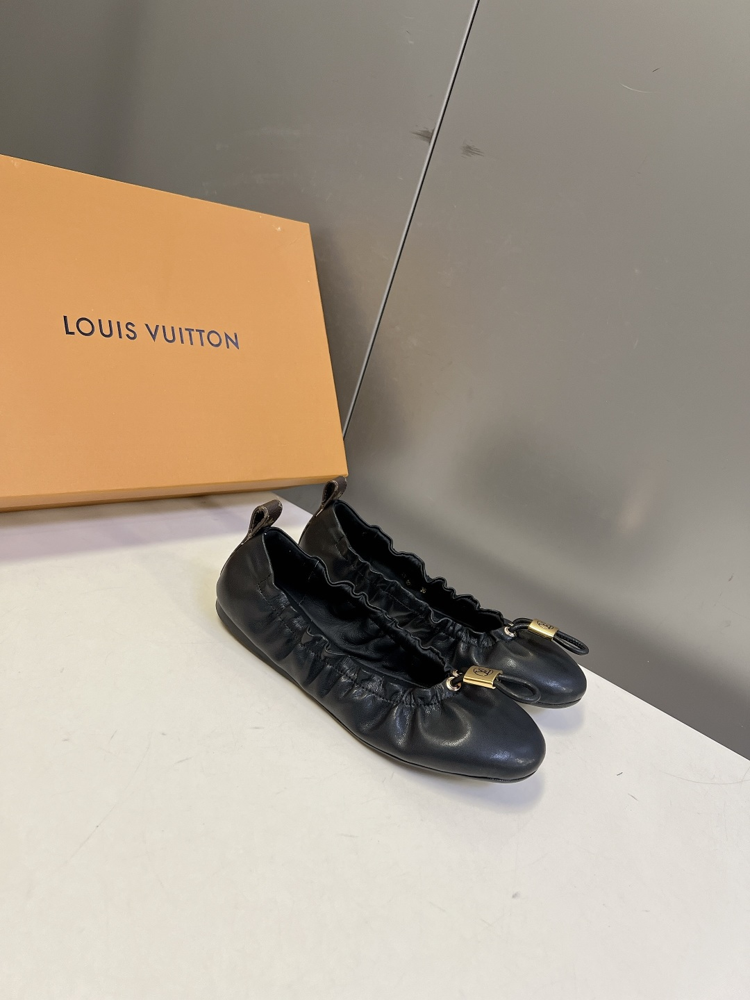 LV Women's Shoes Women's Shoes Women's Shoes detail image 2 from source 786064