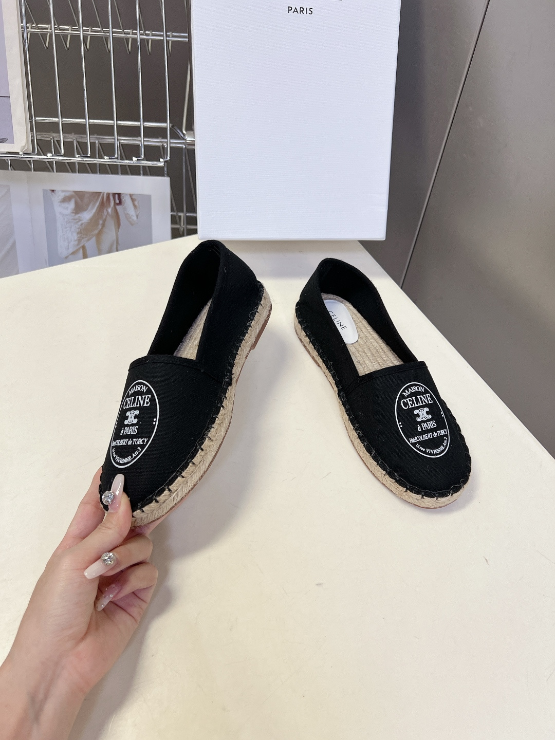 CELINE思琳MAISON系列春夏最新款帆布渔夫鞋超多明星网红种草 鞋头印有“MAISON CELIN CELINE思琳MAISON系列春夏最新款帆布渔夫鞋超多明星网红种草 鞋头印有“MAISON CELIN