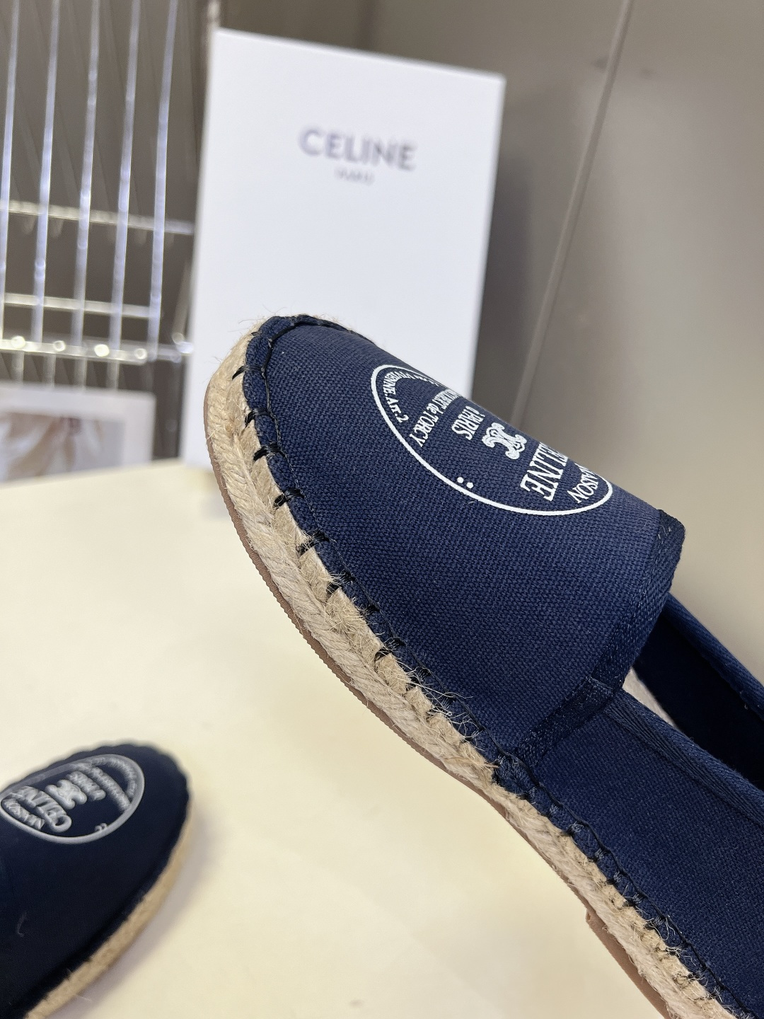 CELINE思琳MAISON系列春夏最新款帆布渔夫鞋超多明星网红种草 鞋头印有“MAISON CELIN