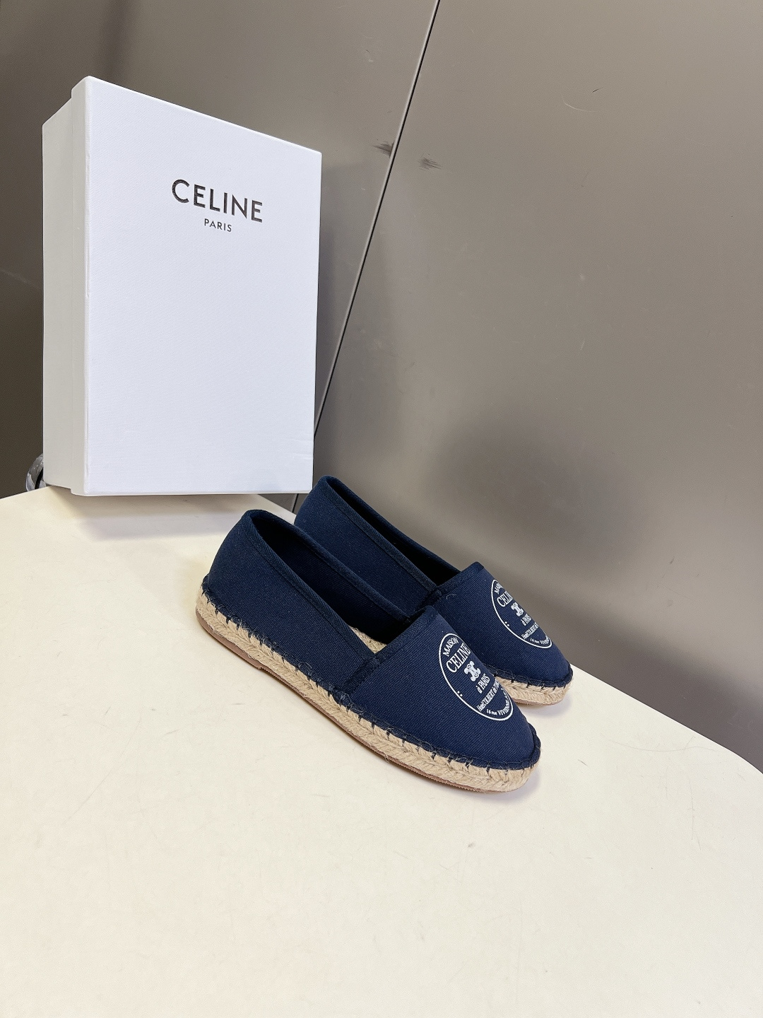 CELINE思琳MAISON系列春夏最新款帆布渔夫鞋超多明星网红种草 鞋头印有“MAISON CELIN