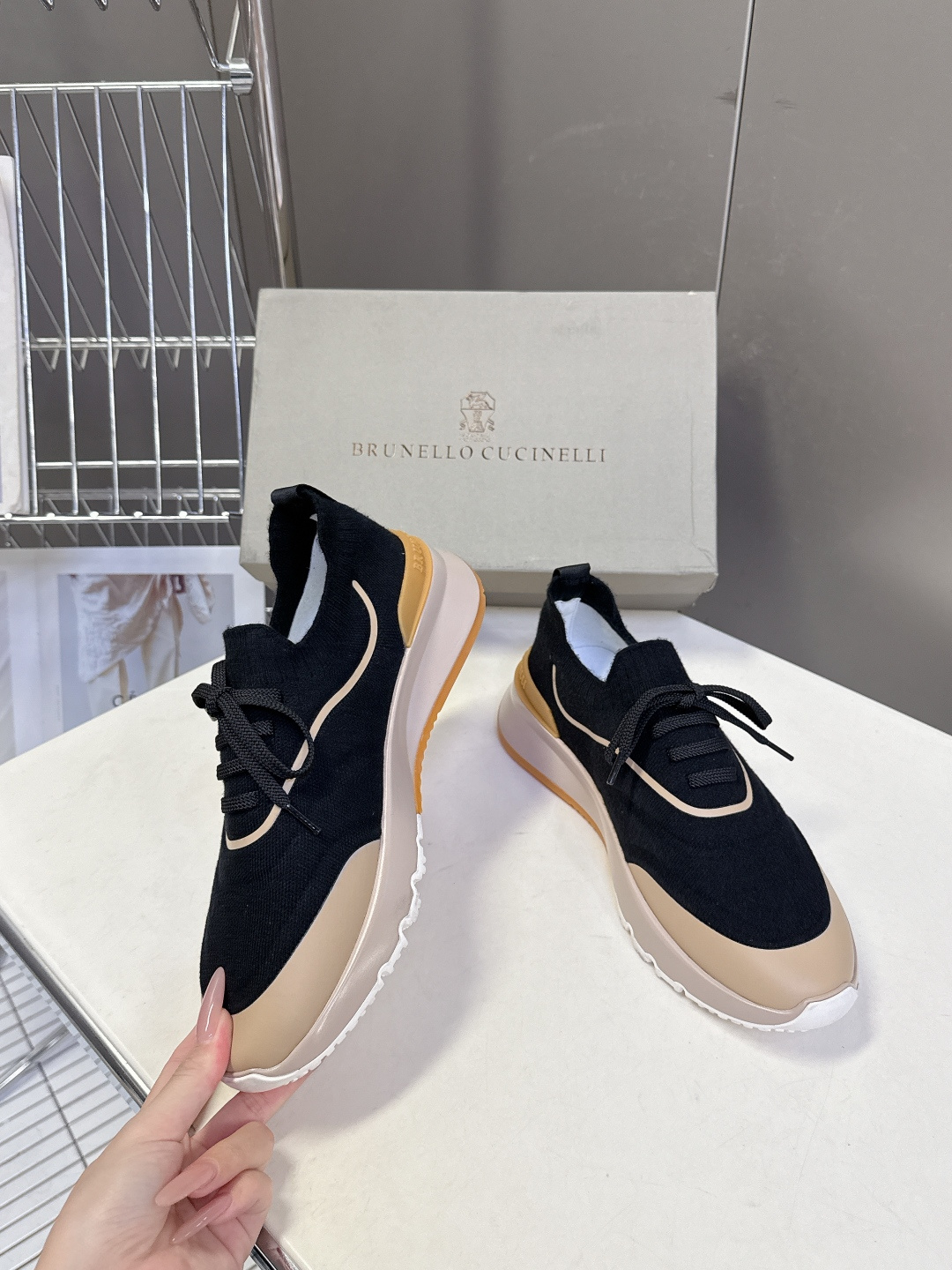 Brunello Cucinelli春夏最新款针织休闲运动鞋超多明星网红种草 这类运动鞋也是品牌的热门单 Brunello Cucinelli春夏最新款针织休闲运动鞋超多明星网红种草 这类运动鞋也是品牌的热门单