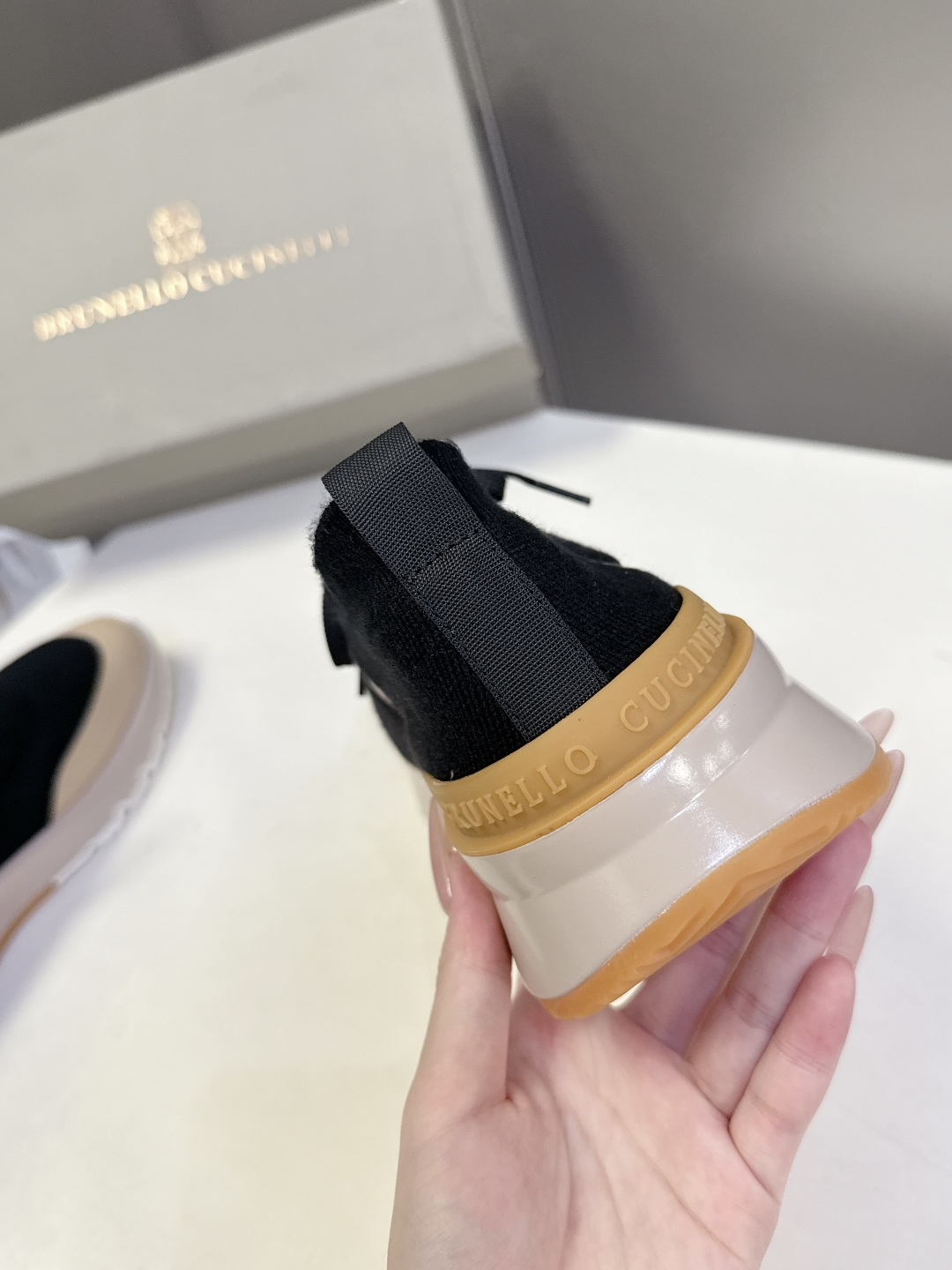 Brunello Cucinelli春夏最新款针织休闲运动鞋超多明星网红种草 这类运动鞋也是品牌的热门单 Brunello Cucinelli春夏最新款针织休闲运动鞋超多明星网红种草 这类运动鞋也是品牌的热门单