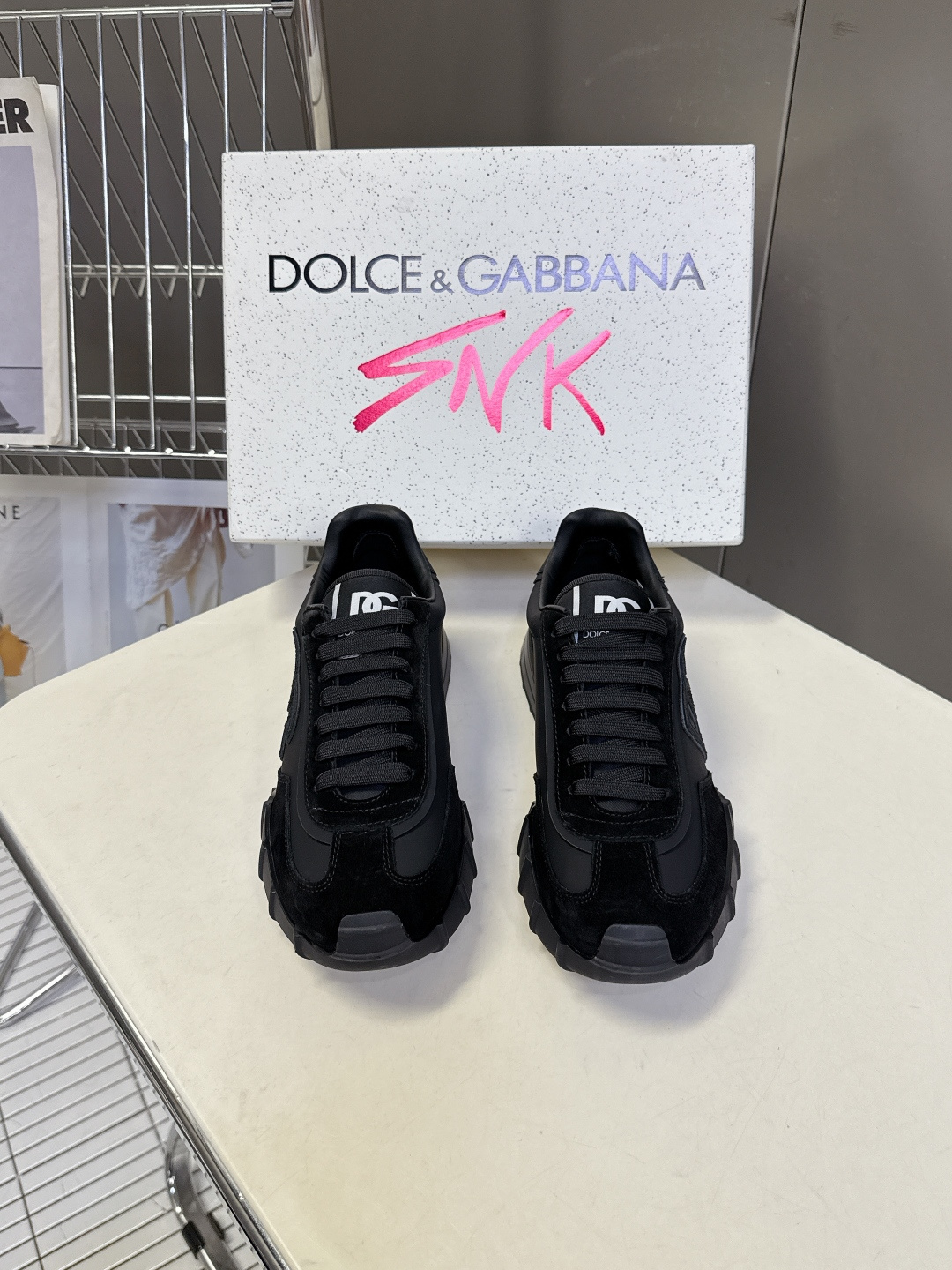 Dolce & Gabbana杜嘉班纳春夏最新款运动鞋超多明星网红种草 鞋身、鞋舌、鞋底都融入了品牌经典