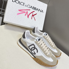 Dolce & Gabbana杜嘉班纳春夏最新款运动鞋超多明星网红种草 鞋身、鞋舌、鞋底都融入了品牌经典 Dolce & Gabbana杜嘉班纳春夏最新款运动鞋超多明星网红种草 鞋身、鞋舌、鞋底都融入了品牌经典