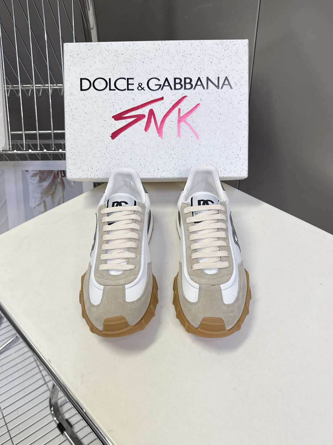 Dolce & Gabbana杜嘉班纳春夏最新款运动鞋超多明星网红种草 鞋身、鞋舌、鞋底都融入了品牌经典