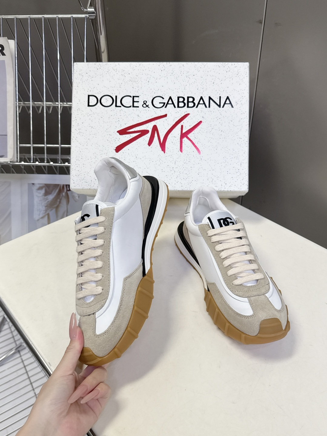 Dolce & Gabbana杜嘉班纳春夏最新款运动鞋超多明星网红种草 鞋身、鞋舌、鞋底都融入了品牌经典 Dolce & Gabbana杜嘉班纳春夏最新款运动鞋超多明星网红种草 鞋身、鞋舌、鞋底都融入了品牌经典