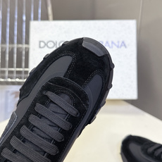 Dolce & Gabbana杜嘉班纳春夏最新款运动鞋超多明星网红种草 鞋身、鞋舌、鞋底都融入了品牌经典 Dolce & Gabbana杜嘉班纳春夏最新款运动鞋超多明星网红种草 鞋身、鞋舌、鞋底都融入了品牌经典