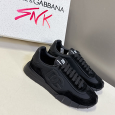 Dolce & Gabbana杜嘉班纳春夏最新款运动鞋超多明星网红种草 鞋身、鞋舌、鞋底都融入了品牌经典 Dolce & Gabbana杜嘉班纳春夏最新款运动鞋超多明星网红种草 鞋身、鞋舌、鞋底都融入了品牌经典