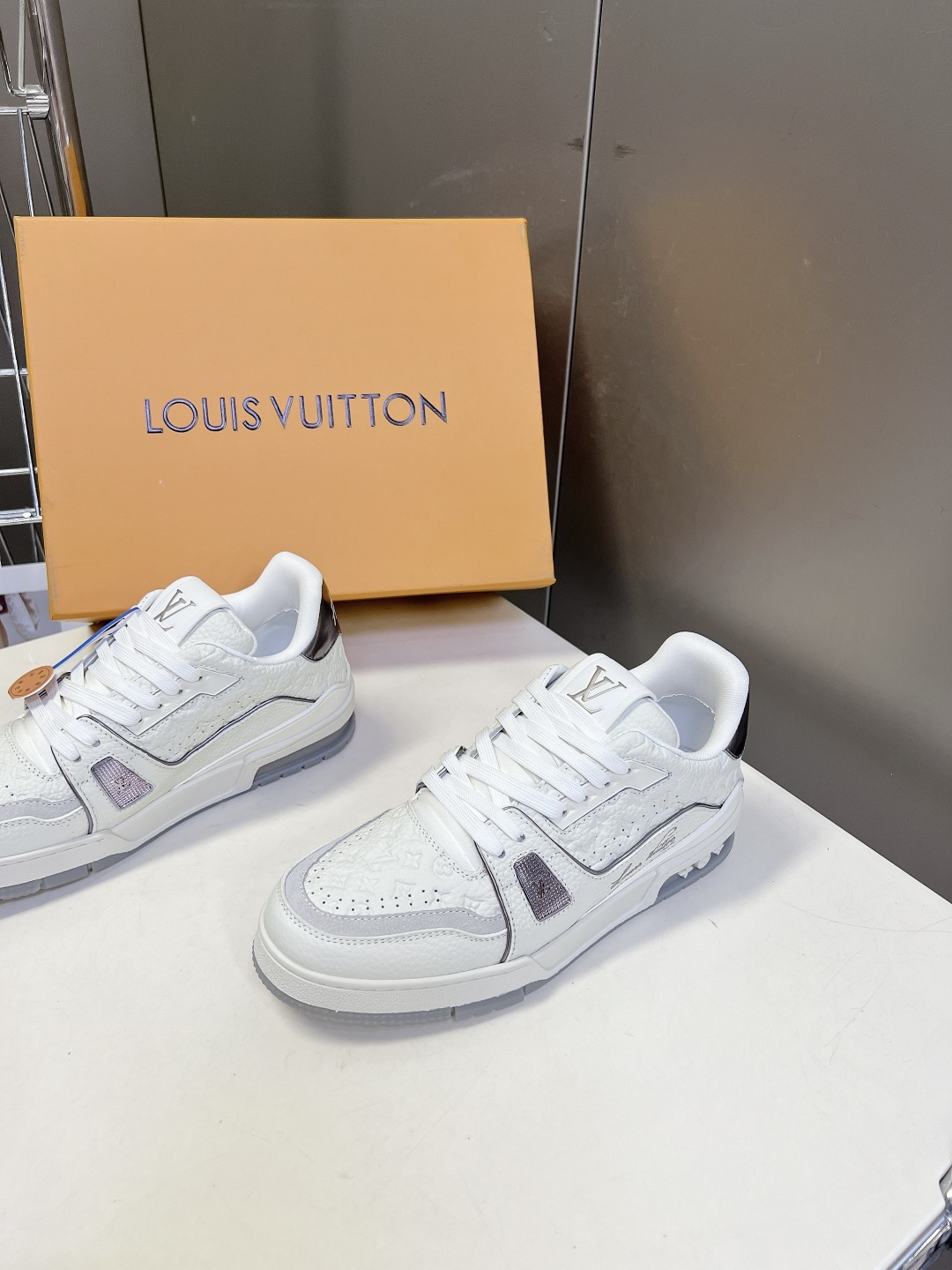 Louis Vuitton路易威登经典Trainer 系列运动鞋超多明星网红种草 鞋身以复古篮球鞋为灵感