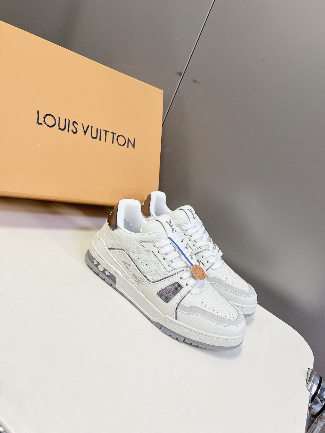 Louis Vuitton路易威登经典Trainer 系列运动鞋超多明星网红种草 鞋身以复古篮球鞋为灵感