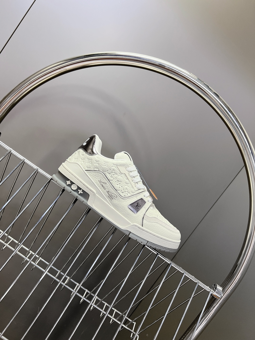 Louis Vuitton路易威登经典Trainer 系列运动鞋超多明星网红种草 鞋身以复古篮球鞋为灵感