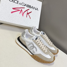 Dolce & Gabbana杜嘉班纳春夏最新款运动鞋超多明星网红种草 鞋身、鞋舌、鞋底都融入了品牌经典 Dolce & Gabbana杜嘉班纳春夏最新款运动鞋超多明星网红种草 鞋身、鞋舌、鞋底都融入了品牌经典