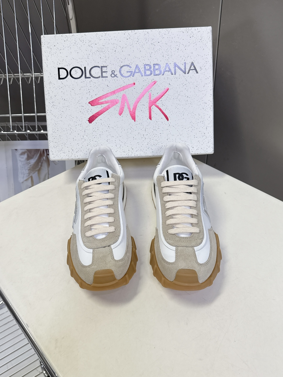 Dolce & Gabbana杜嘉班纳春夏最新款运动鞋超多明星网红种草 鞋身、鞋舌、鞋底都融入了品牌经典