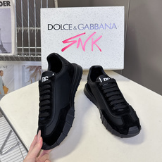 Dolce & Gabbana杜嘉班纳春夏最新款运动鞋超多明星网红种草 鞋身、鞋舌、鞋底都融入了品牌经典 Dolce & Gabbana杜嘉班纳春夏最新款运动鞋超多明星网红种草 鞋身、鞋舌、鞋底都融入了品牌经典