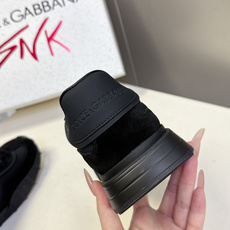Dolce & Gabbana杜嘉班纳春夏最新款运动鞋超多明星网红种草 鞋身、鞋舌、鞋底都融入了品牌经典 Dolce & Gabbana杜嘉班纳春夏最新款运动鞋超多明星网红种草 鞋身、鞋舌、鞋底都融入了品牌经典