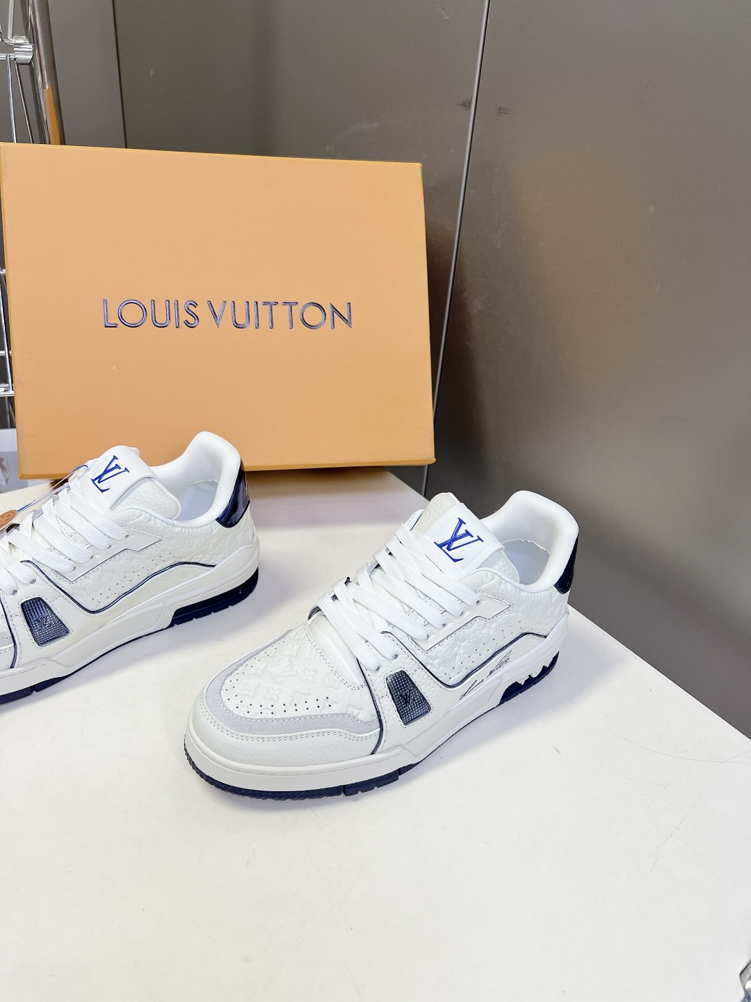 Louis Vuitton路易威登经典Trainer 系列运动鞋超多明星网红种草 鞋身以复古篮球鞋为灵感