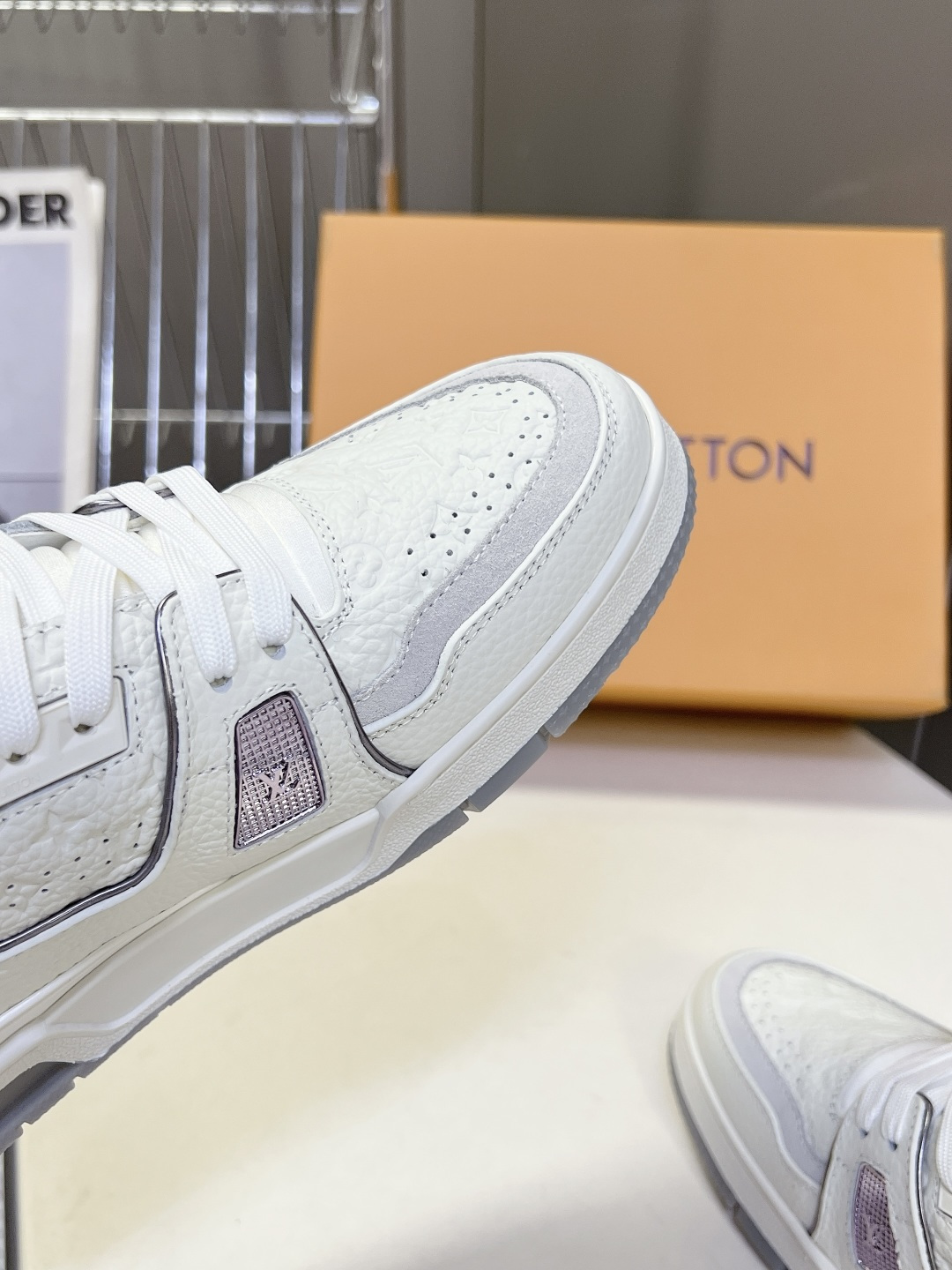 Louis Vuitton路易威登经典Trainer 系列运动鞋超多明星网红种草 鞋身以复古篮球鞋为灵感