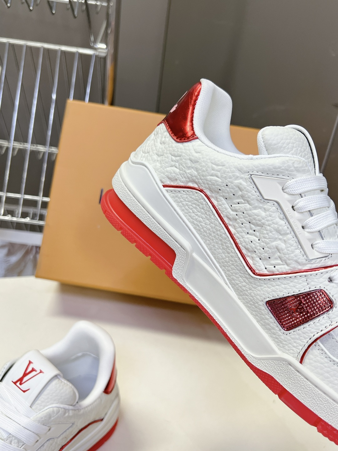 Louis Vuitton路易威登经典Trainer 系列运动鞋超多明星网红种草 鞋身以复古篮球鞋为灵感