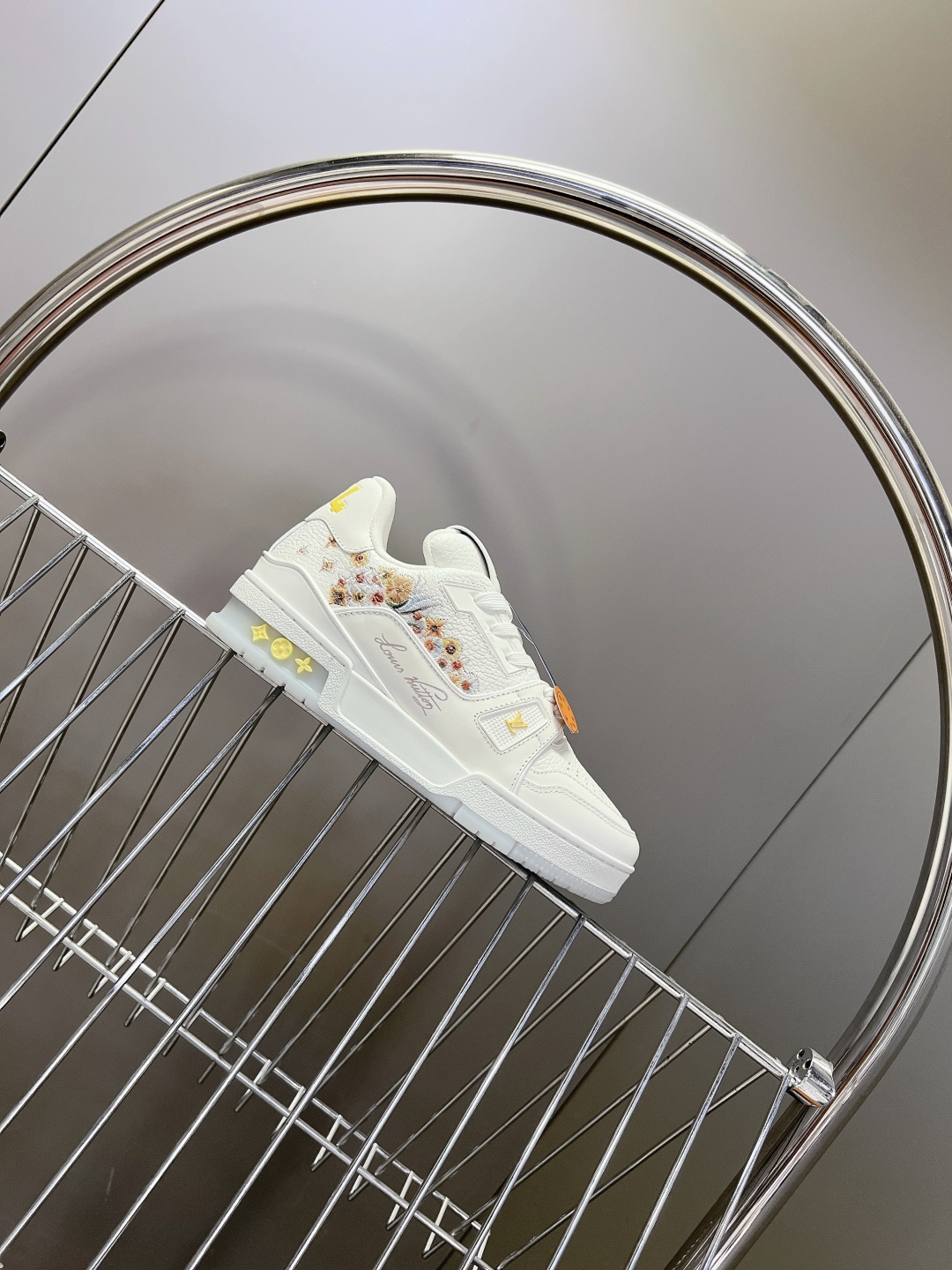 Louis Vuitton路易威登经典Trainer 系列运动鞋超多明星网红种草 鞋身以复古篮球鞋为灵感