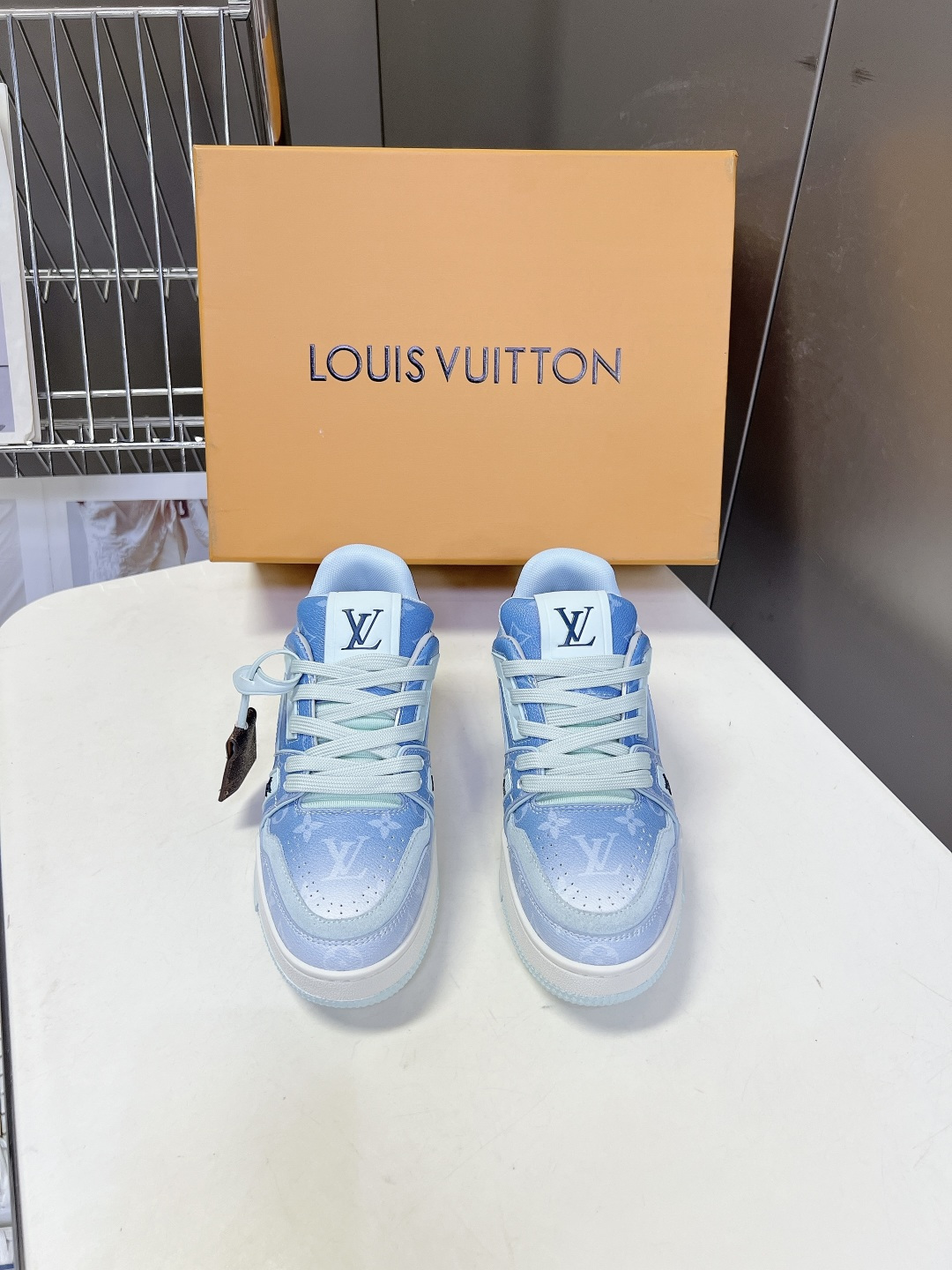Louis Vuitton路易威登经典Trainer 系列运动鞋超多明星网红种草 鞋身以复古篮球鞋为灵感