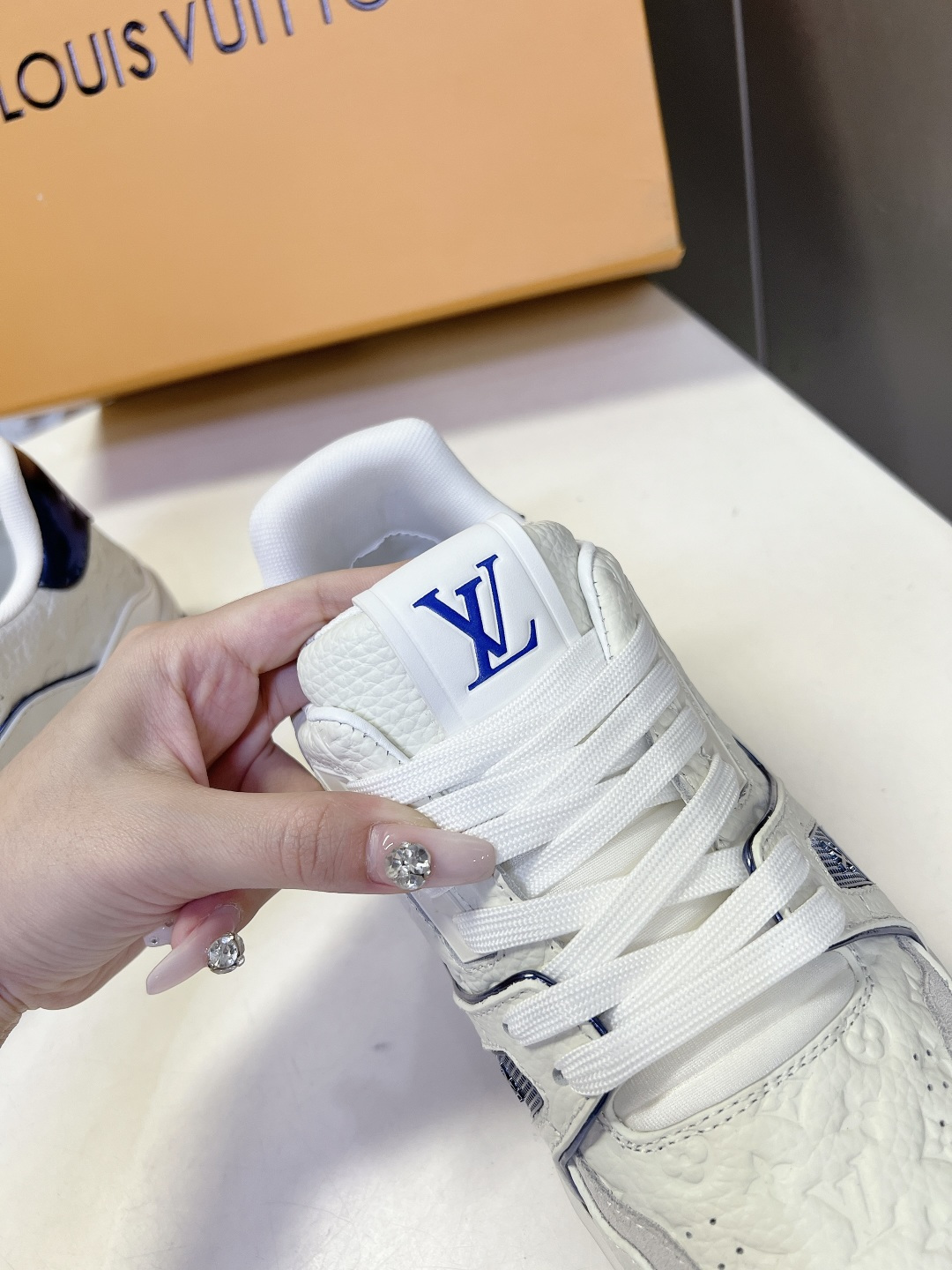Louis Vuitton路易威登经典Trainer 系列运动鞋超多明星网红种草 鞋身以复古篮球鞋为灵感