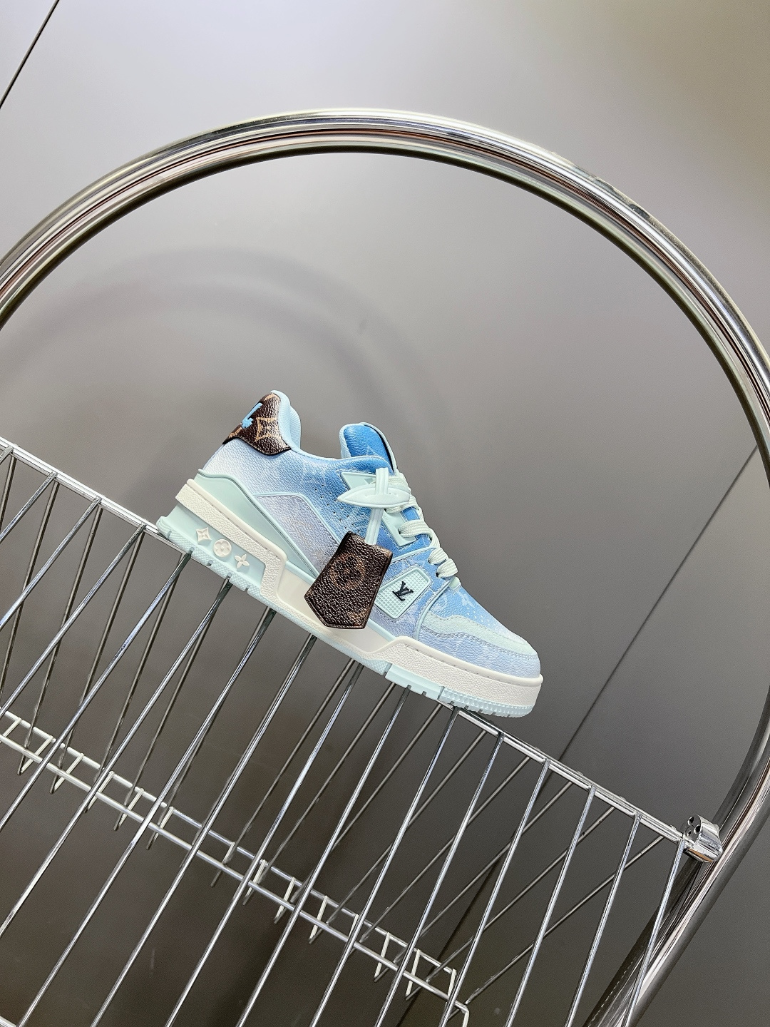 Louis Vuitton路易威登经典Trainer 系列运动鞋超多明星网红种草 鞋身以复古篮球鞋为灵感