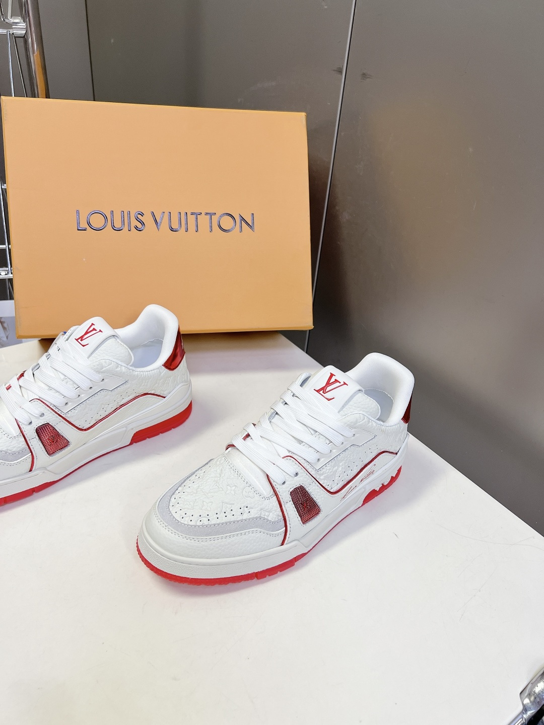 Louis Vuitton路易威登经典Trainer 系列运动鞋超多明星网红种草 鞋身以复古篮球鞋为灵感