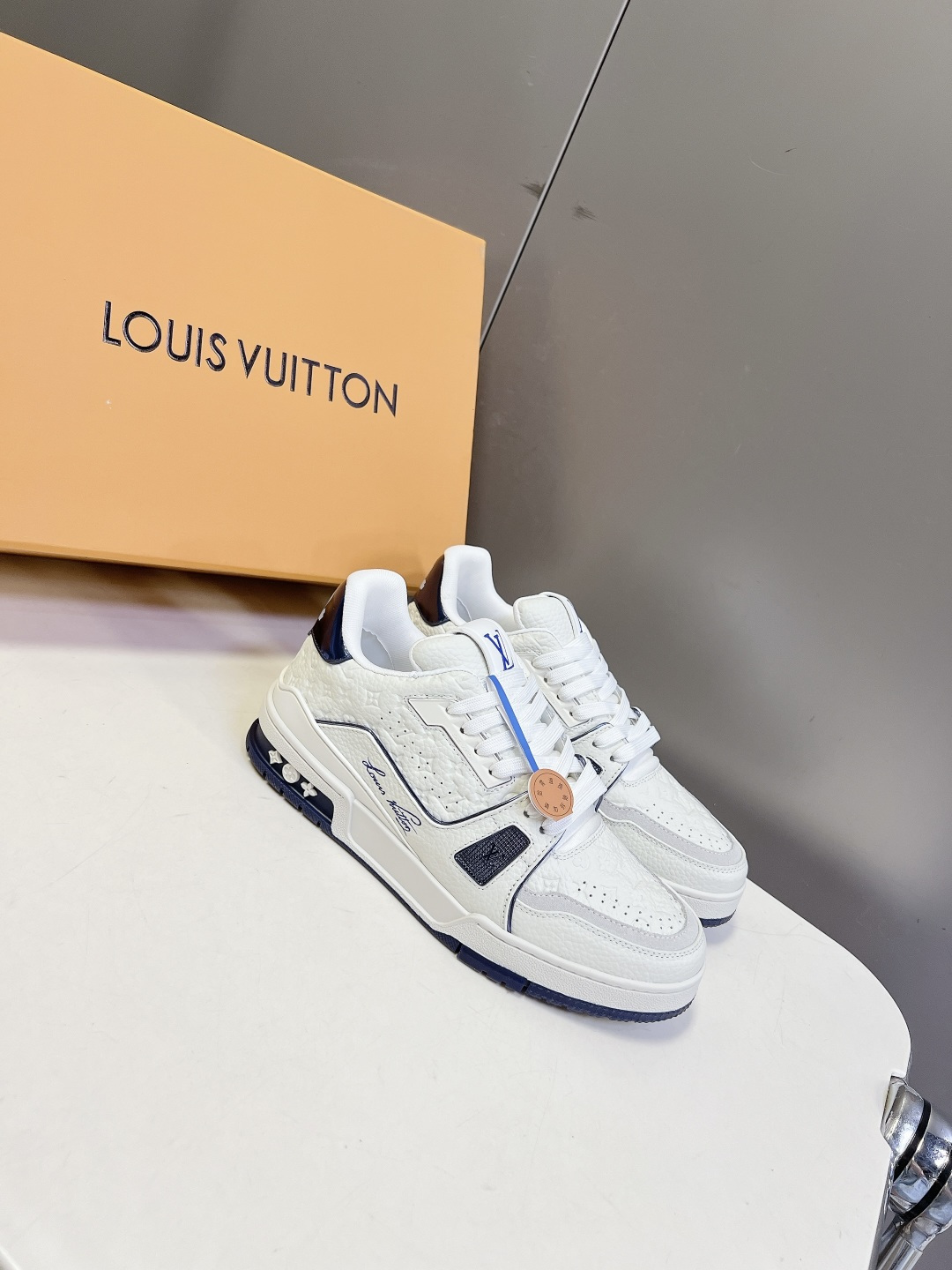 Louis Vuitton路易威登经典Trainer 系列运动鞋超多明星网红种草 鞋身以复古篮球鞋为灵感