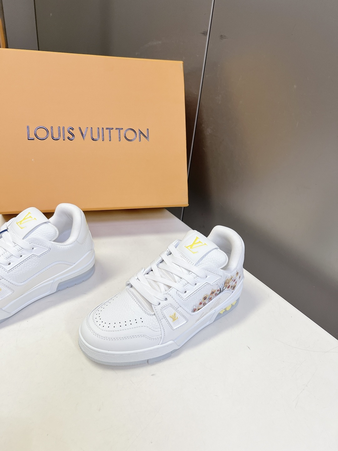 Louis Vuitton路易威登经典Trainer 系列运动鞋超多明星网红种草 鞋身以复古篮球鞋为灵感
