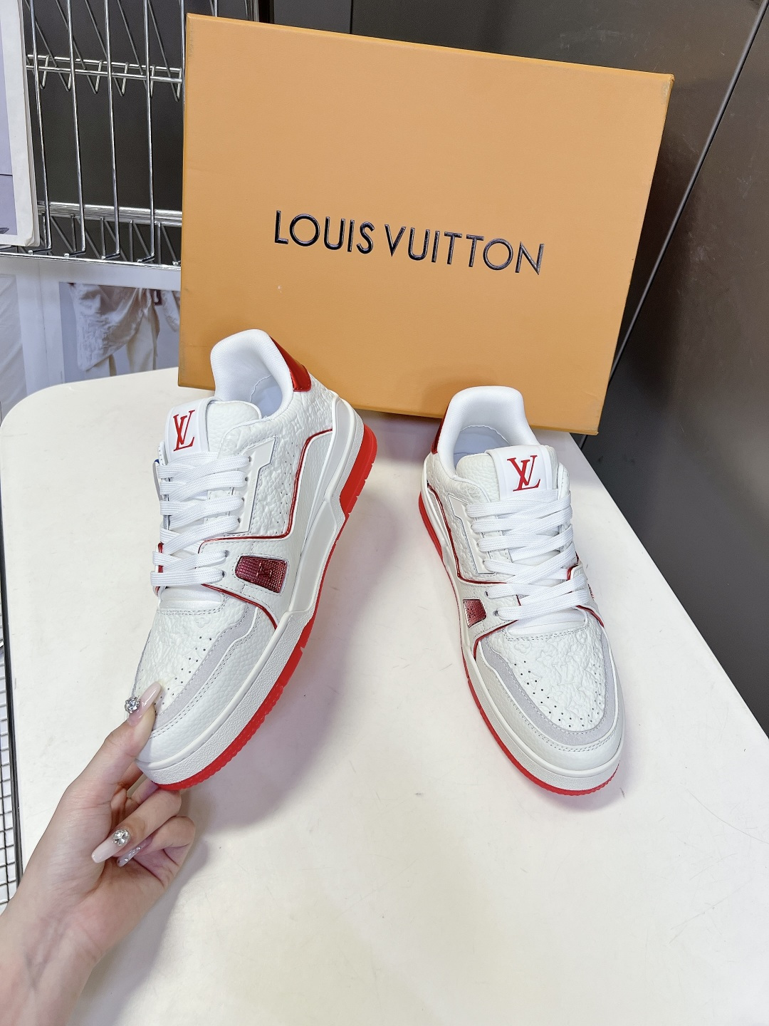 Louis Vuitton路易威登经典Trainer 系列运动鞋超多明星网红种草 鞋身以复古篮球鞋为灵感