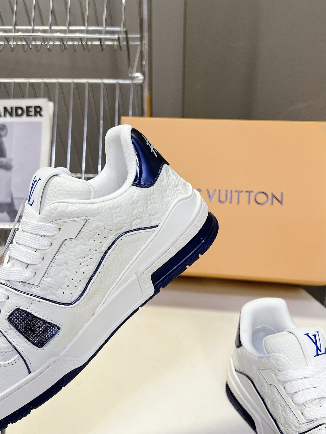 Louis Vuitton路易威登经典Trainer 系列运动鞋超多明星网红种草 鞋身以复古篮球鞋为灵感