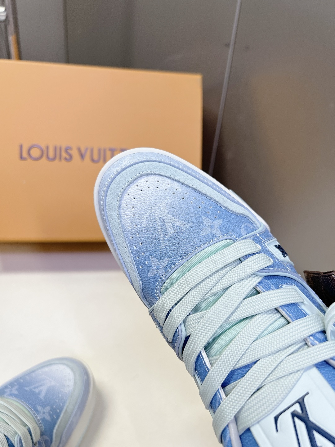 Louis Vuitton路易威登经典Trainer 系列运动鞋超多明星网红种草 鞋身以复古篮球鞋为灵感