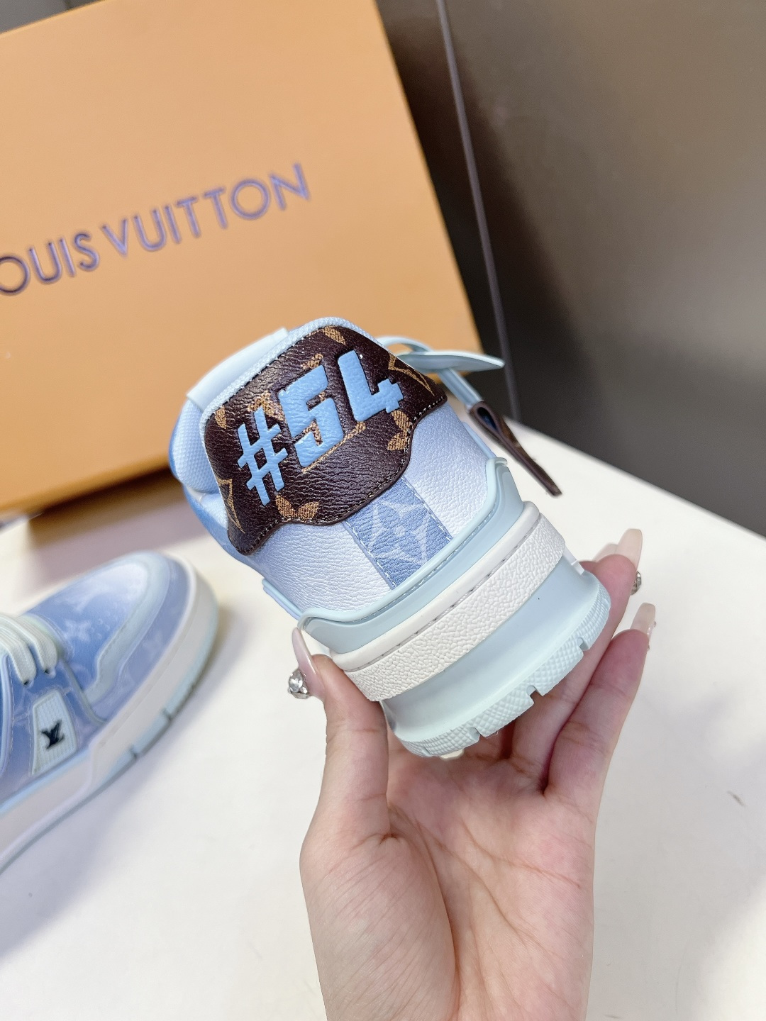 Louis Vuitton路易威登经典Trainer 系列运动鞋超多明星网红种草 鞋身以复古篮球鞋为灵感