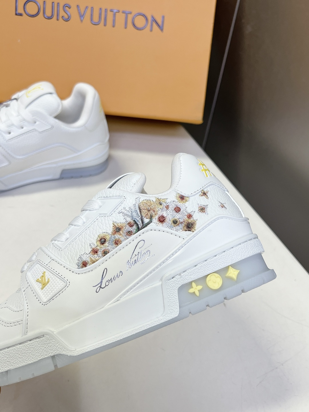Louis Vuitton路易威登经典Trainer 系列运动鞋超多明星网红种草 鞋身以复古篮球鞋为灵感