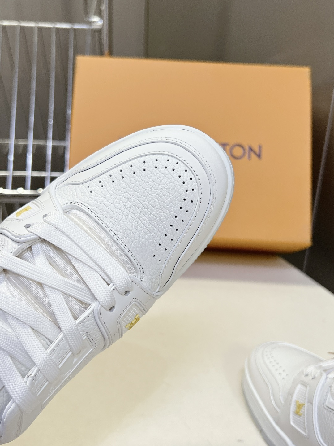 Louis Vuitton路易威登经典Trainer 系列运动鞋超多明星网红种草 鞋身以复古篮球鞋为灵感