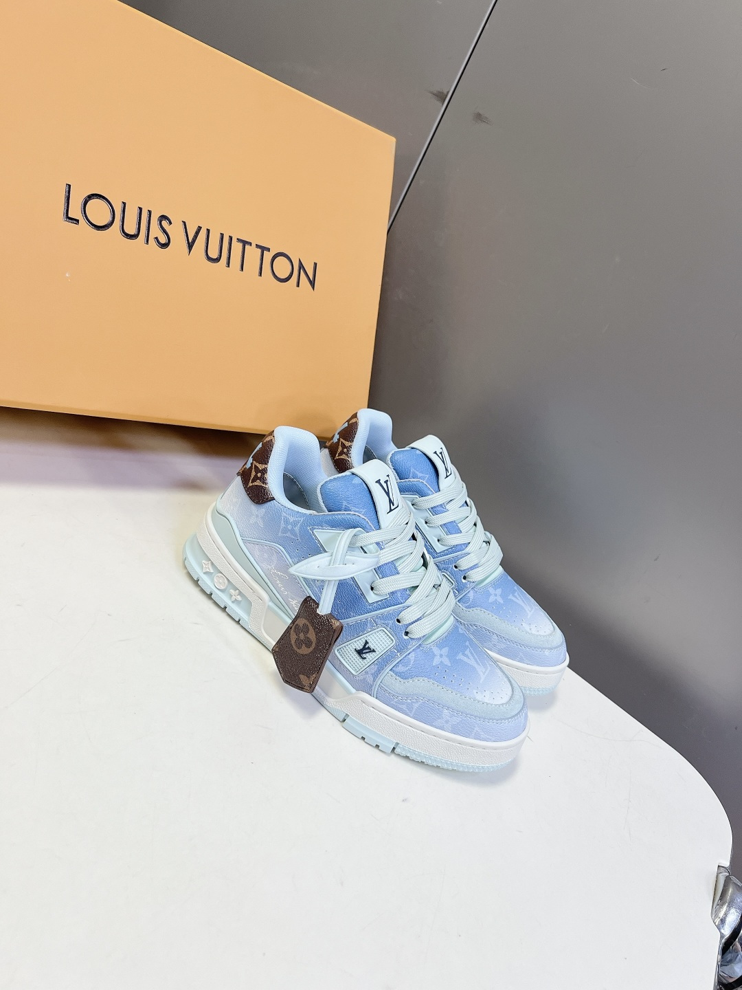 Louis Vuitton路易威登经典Trainer 系列运动鞋超多明星网红种草 鞋身以复古篮球鞋为灵感