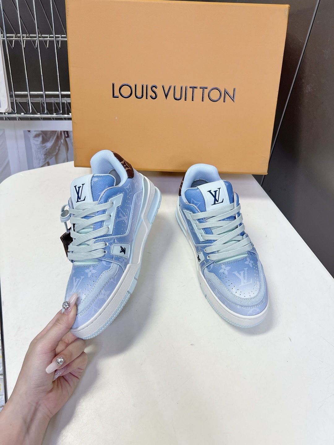 Louis Vuitton路易威登经典Trainer 系列运动鞋超多明星网红种草 鞋身以复古篮球鞋为灵感