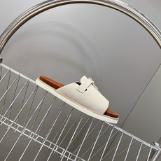 Loro Piana 诺悠翩雅春夏最新款老钱风休闲拖鞋超多明星网红种草 Loro Piana Runw Loro Piana 诺悠翩雅春夏最新款老钱风休闲拖鞋超多明星网红种草 Loro Piana Runw