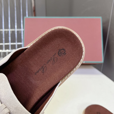 Loro Piana 诺悠翩雅春夏最新款老钱风休闲拖鞋超多明星网红种草 Loro Piana Runw Loro Piana 诺悠翩雅春夏最新款老钱风休闲拖鞋超多明星网红种草 Loro Piana Runw