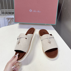 Loro Piana 诺悠翩雅春夏最新款老钱风休闲拖鞋超多明星网红种草 Loro Piana Runw Loro Piana 诺悠翩雅春夏最新款老钱风休闲拖鞋超多明星网红种草 Loro Piana Runw
